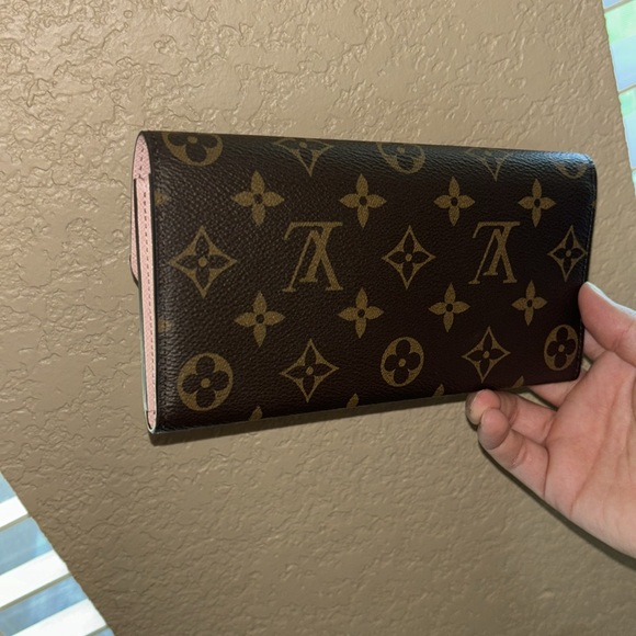 LV wallet with FREE SHIPPING!!! 🫶🏻 - Picture 3 of 8